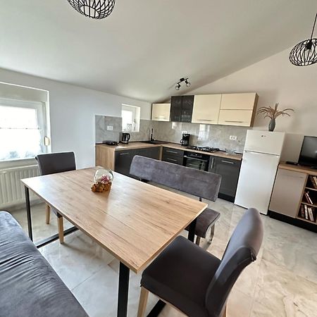 Apartmani Sandra Malinska Sveti Vid-Miholjice Экстерьер фото