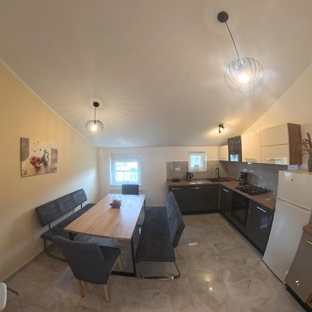 Apartmani Sandra Malinska Sveti Vid-Miholjice Экстерьер фото