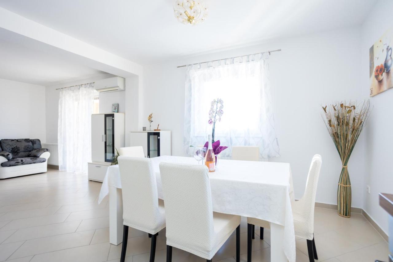 Apartmani Sandra Malinska Sveti Vid-Miholjice Экстерьер фото