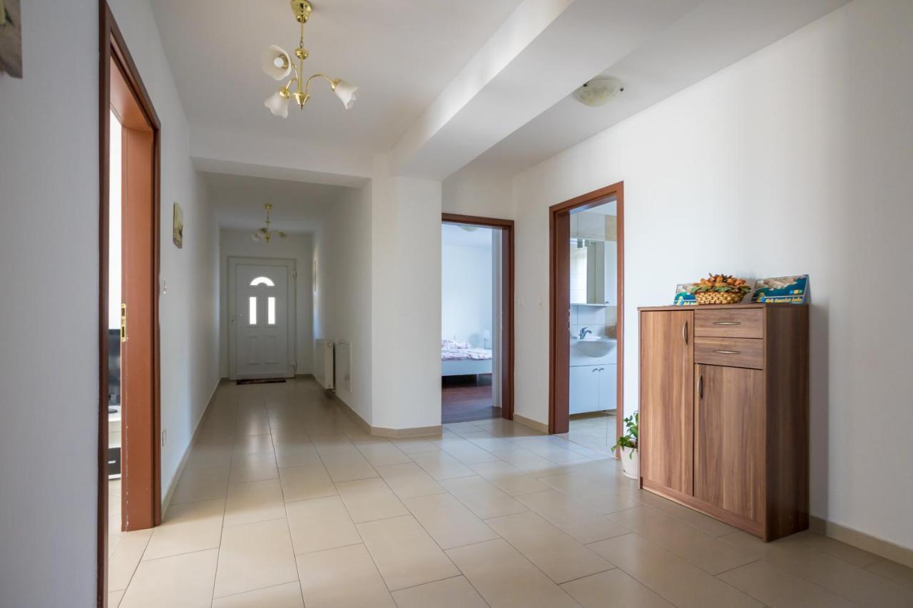 Apartmani Sandra Malinska Sveti Vid-Miholjice Экстерьер фото