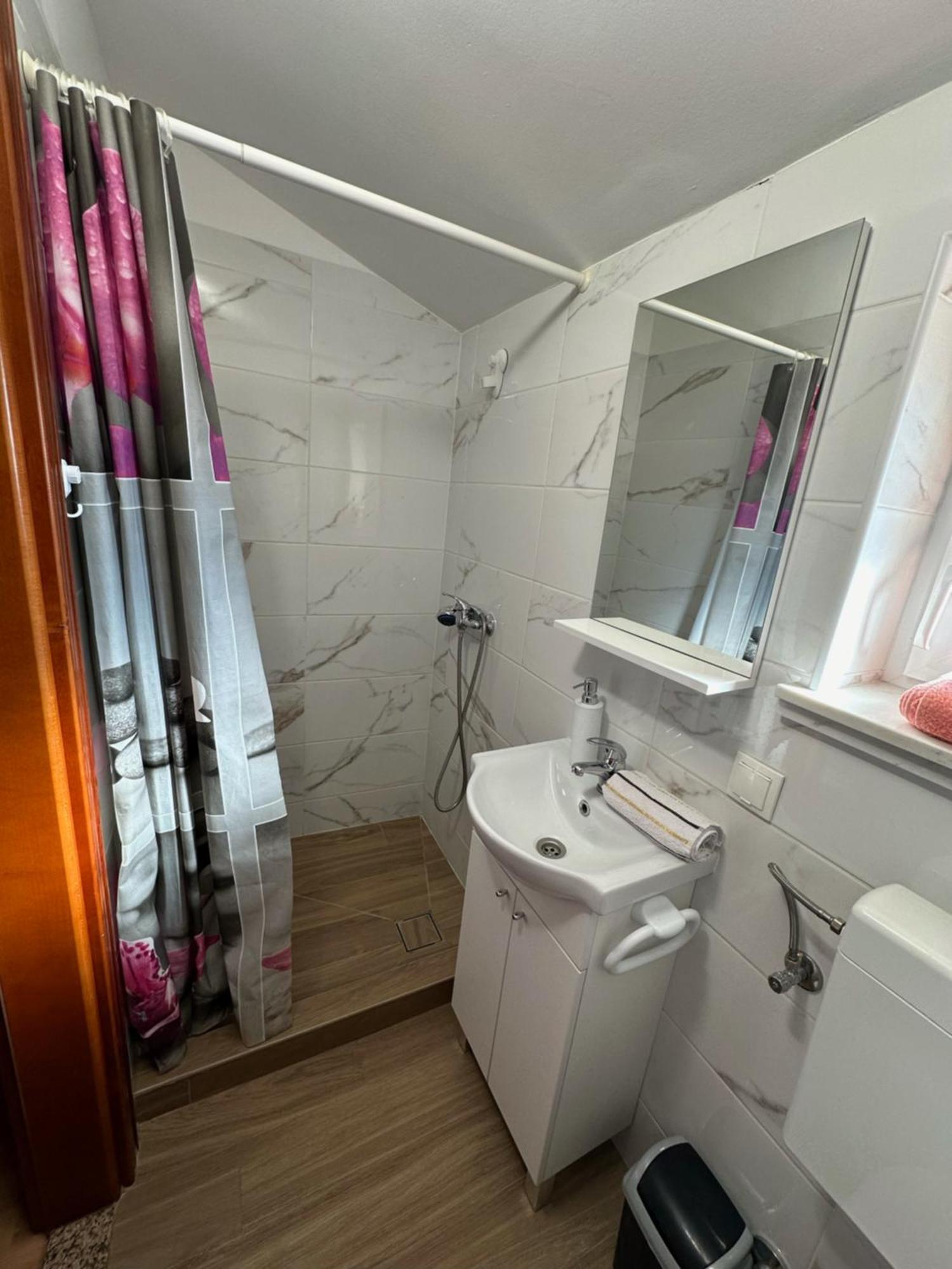 Apartmani Sandra Malinska Sveti Vid-Miholjice Экстерьер фото